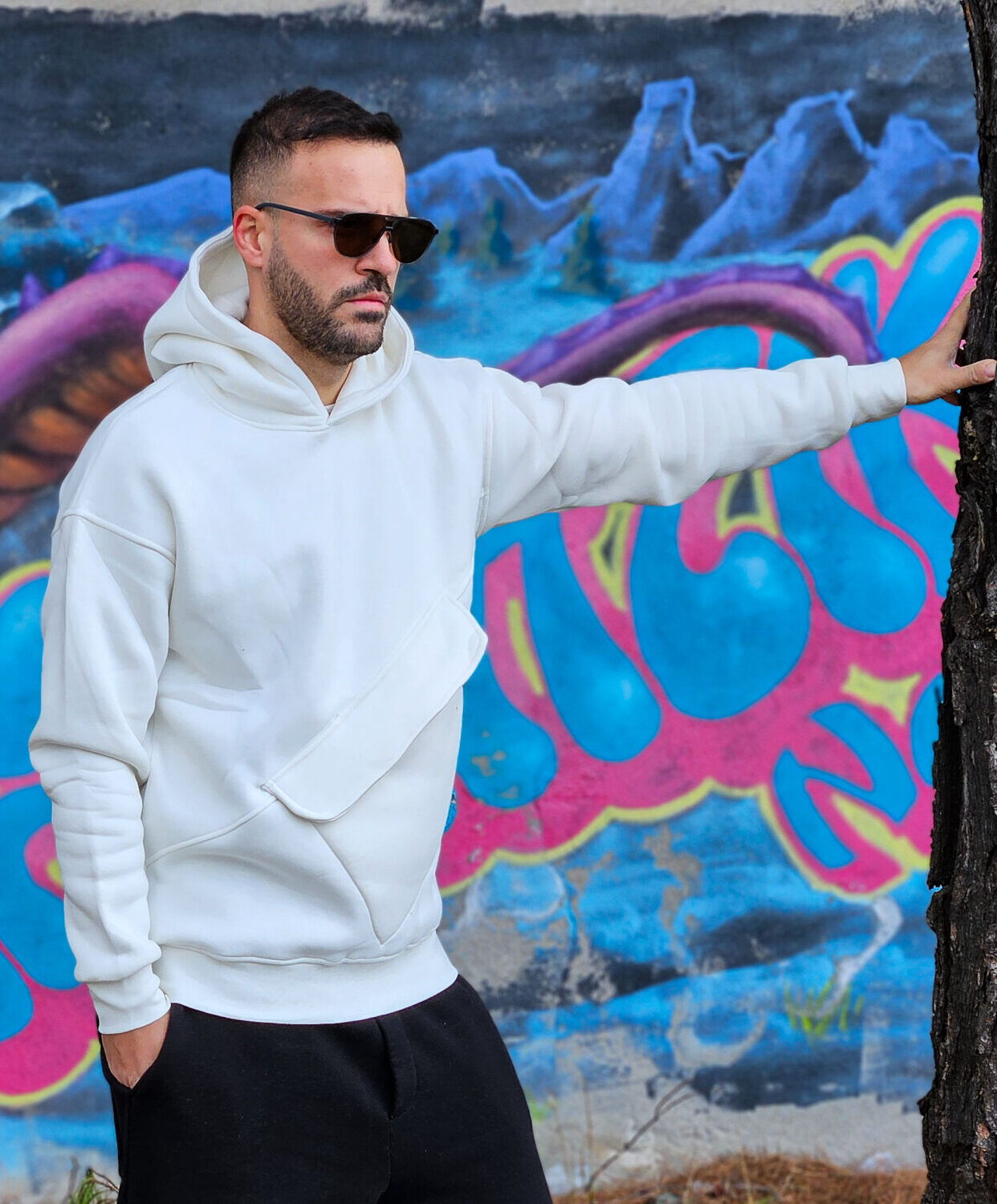 Sweatshirt with waist pocket - Image 2