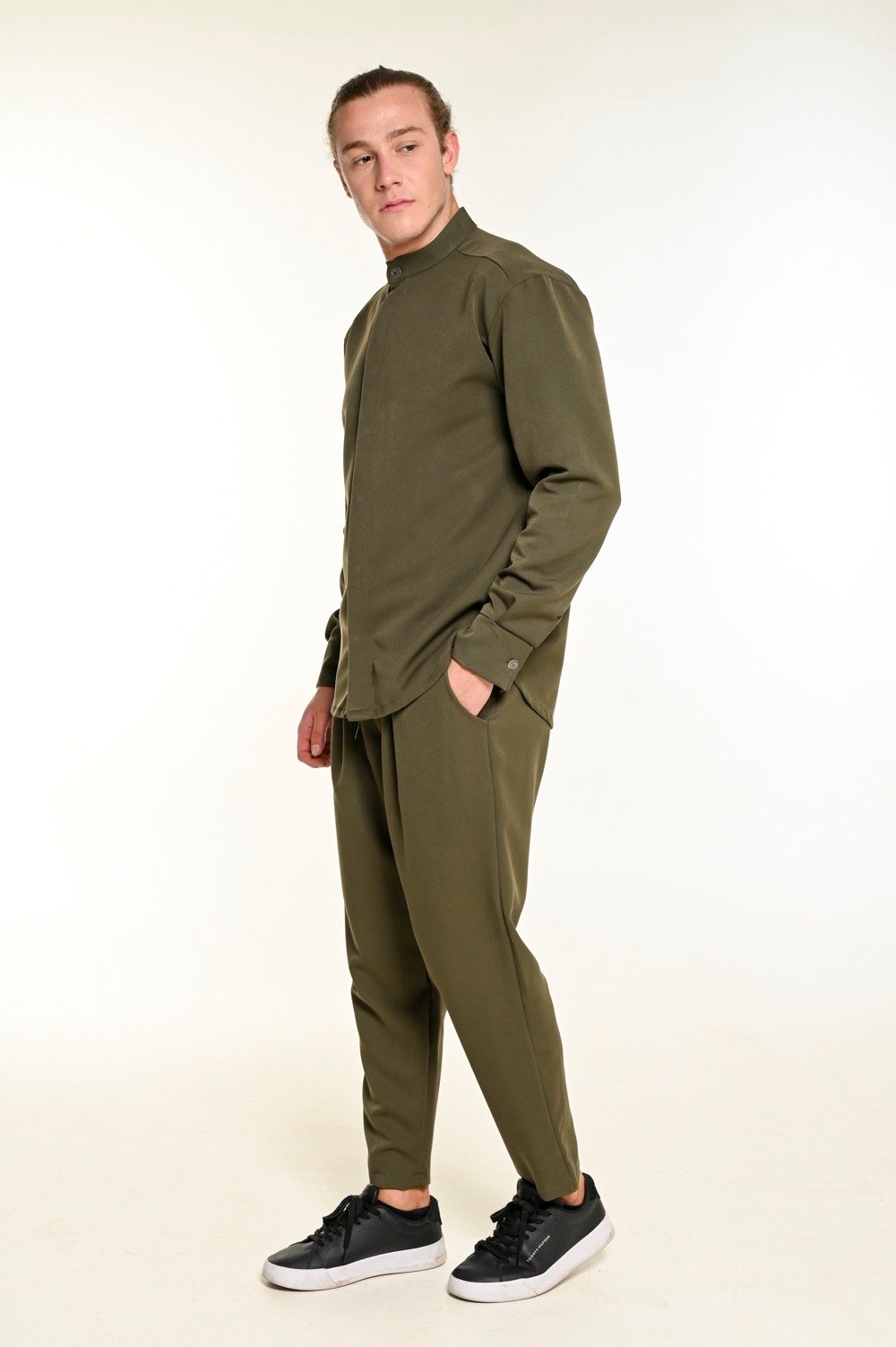 Μπορντό Σετ με Γιακά και Ζώνη στο Παντελόνι